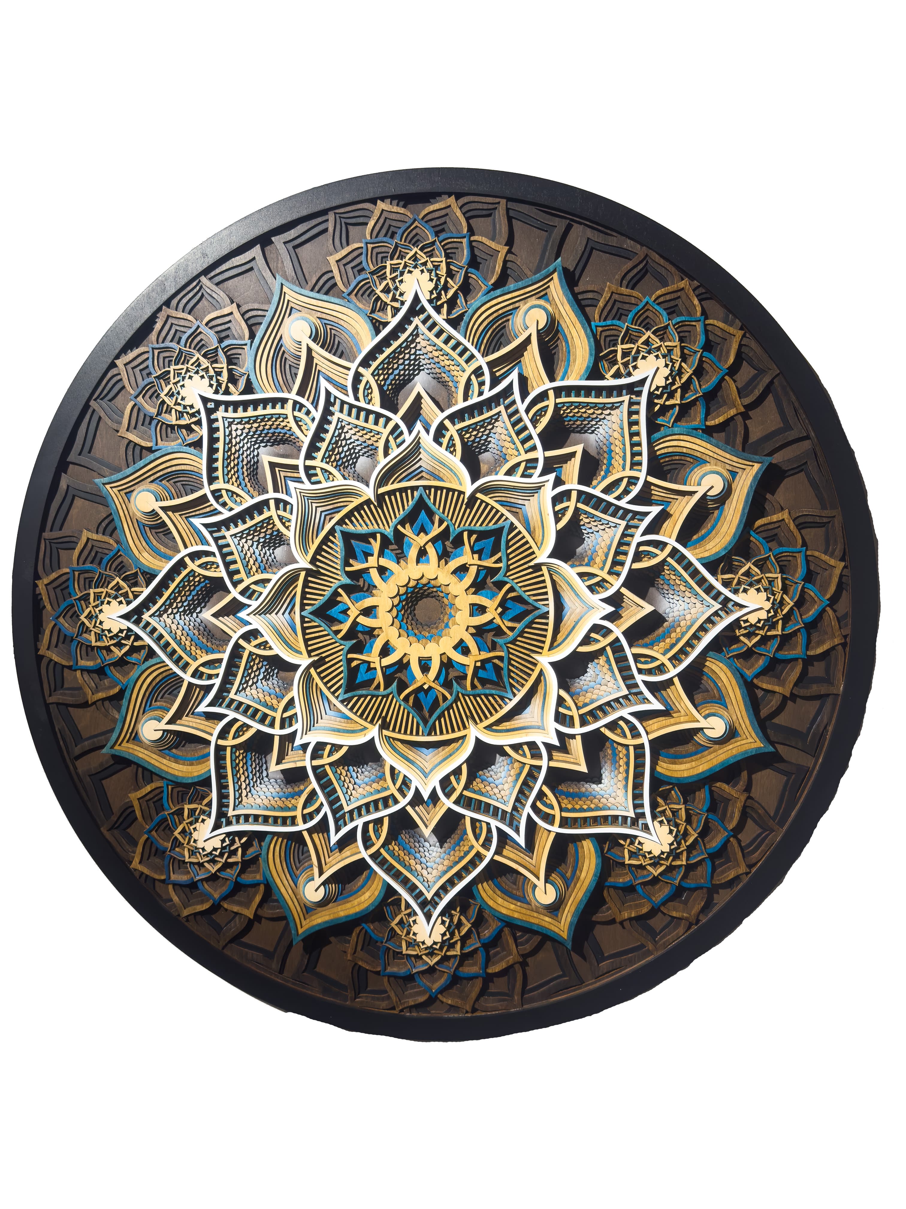 Circle Nova — dark layered mandala